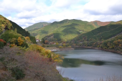 梅田湖の紅葉