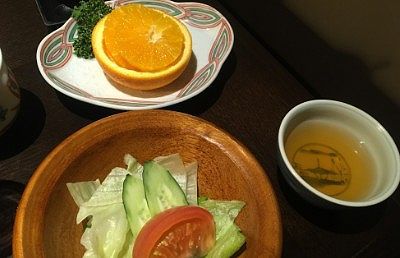 サラダとオレンジ