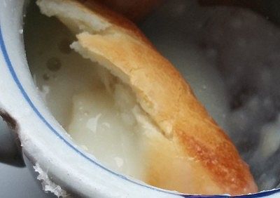 きのこスープに浸したパン