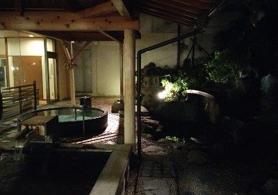 夜の庭園露天風呂の様子