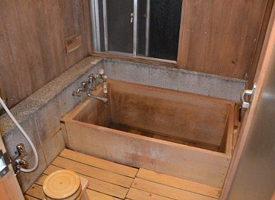 客室の檜風呂