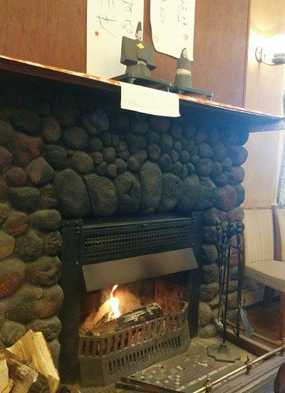 店内の暖炉