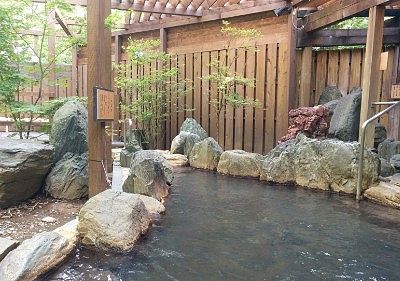 単純泉の露天風呂