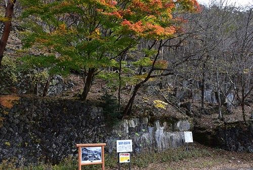 秋小滝坑の石垣