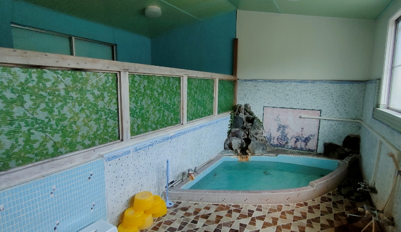 藪塚館の浴場の壁
