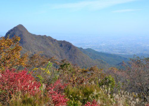紅葉時期の榛名富士山頂からの景色
