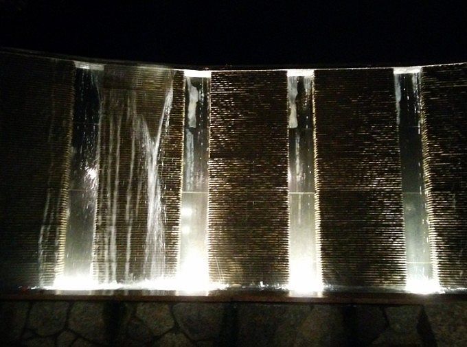 滝のライトアップ