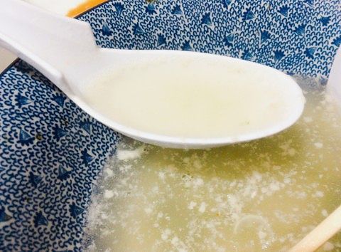 背脂塩ラーメンのスープ